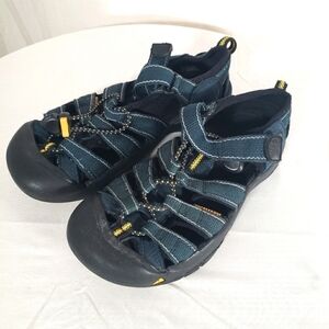 Keens Dark Green Sandals Sz 3